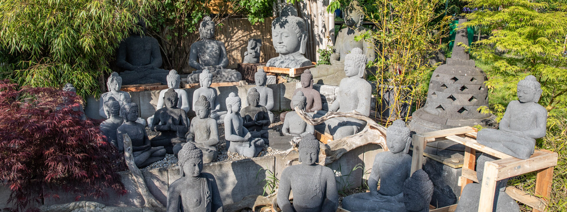 Sliderbild: Buddhas aus Lavastein
