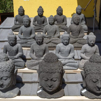H40 und HK40 Sitzende Buddhas und Buddhaköpfe Lavastein, 40cm, 10-20kg