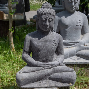 G50-2217 Sitzender Buddha, Lavastein, 50cm, 30kg